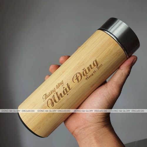 Bình Giữ Nhiệt Tre Khắc Chữ – Món Quà Doanh Nghiệp Độc Đáo & Ý Nghĩa